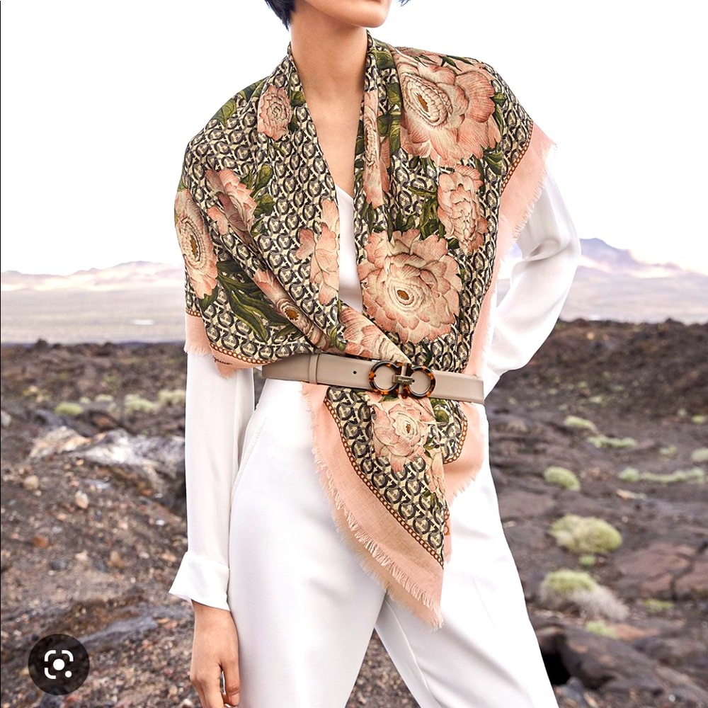 Designer scarf / shawl